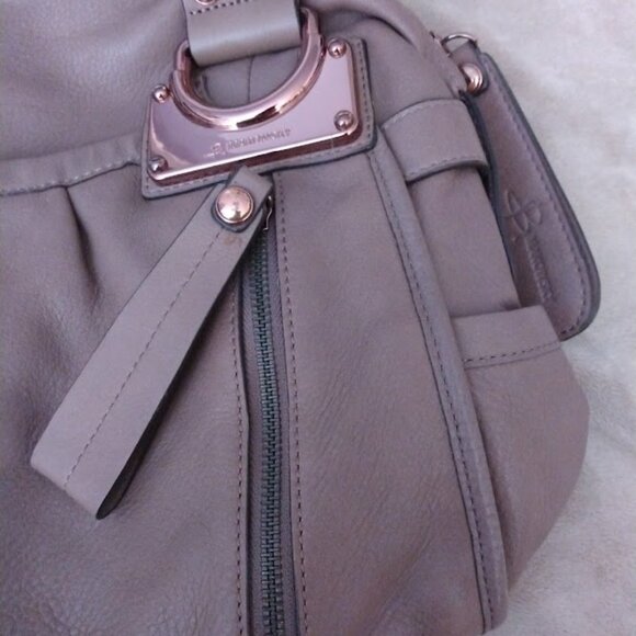 B MAKOWSKY Taupe Soft Leather Handbag Purse Shoulder Bag Large Rosegold Accents - Picture 9 of 11
